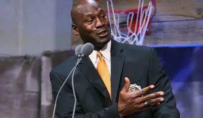 原来名人堂门槛长这样！骨灰玩家直呼太真实